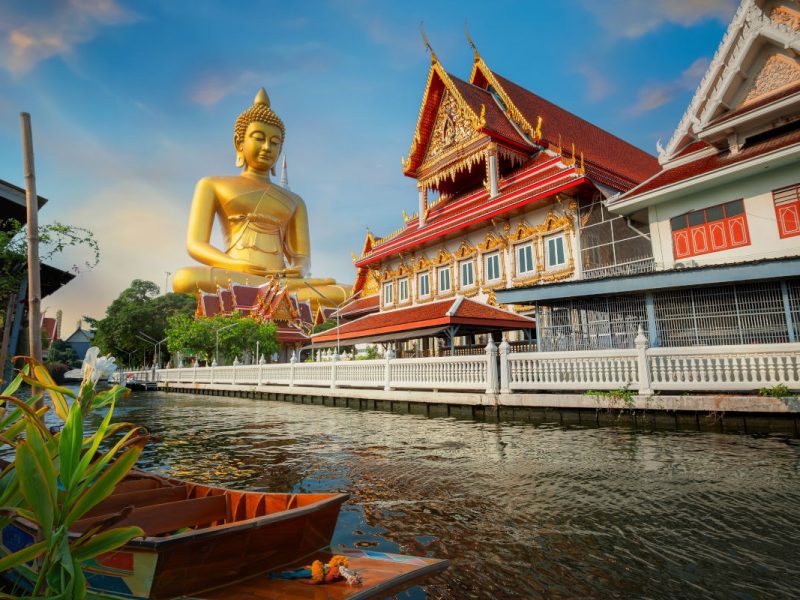 Templo-Wat-Paknam-Phasi-Charoen-en-Bangkok
